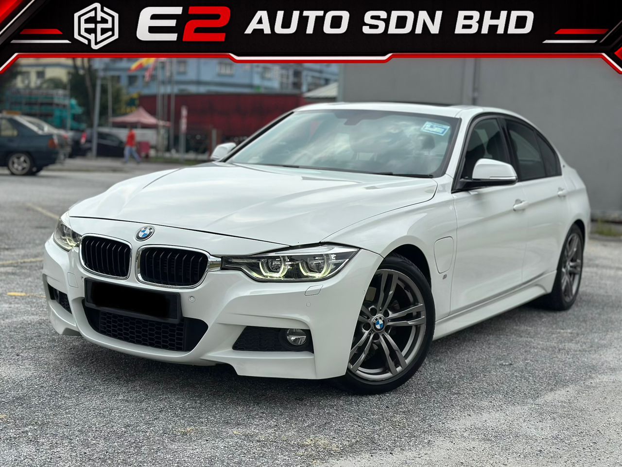 2019 BMW 330e M SPORT — photo 1